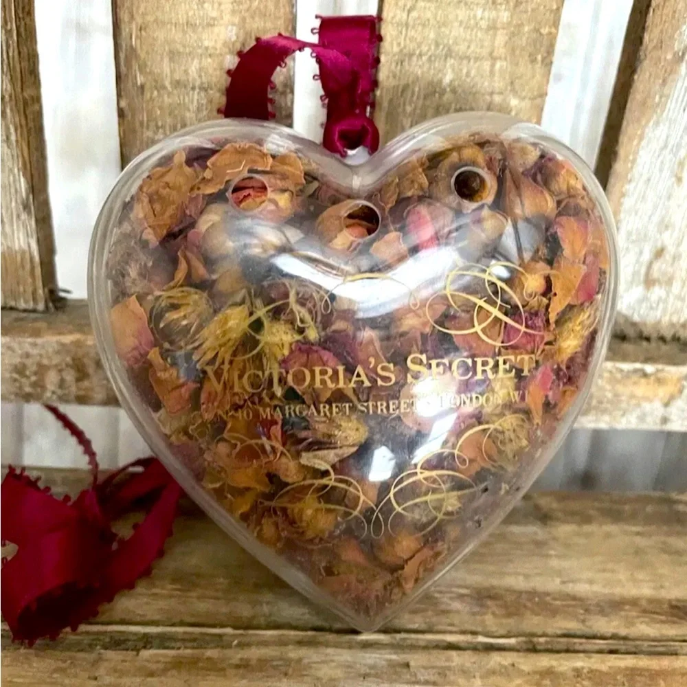 VINTAGE Victoria’s Secret Roses POTPOURRI Sachet Heart Closet Hanger NEW!